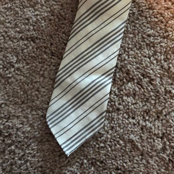 White & Grey Gucci Tie - Picture 1 of 3